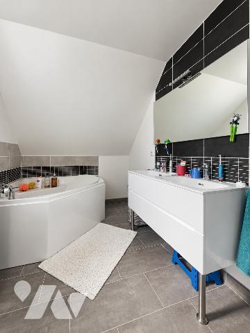 LA MEMBROLLE-SUR-CHOISILLE - MAISON 5 CHAMBRES - SUITE PARENTALE DE PLAIN-PIED - GARAGE - JARDIN