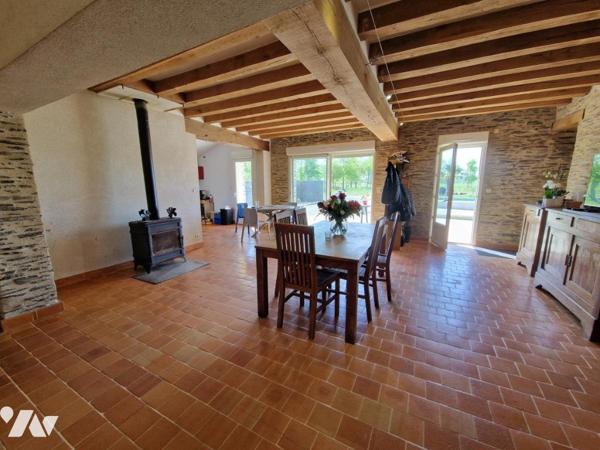 EXCLUSIVITE Très belle maison de campagne avec piscine et dépendances.