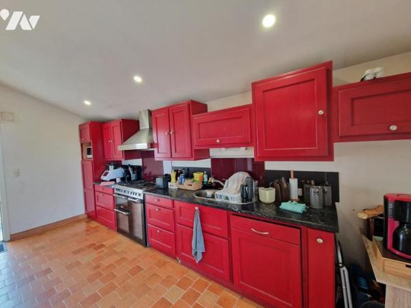 EXCLUSIVITE Très belle maison de campagne avec piscine et dépendances.