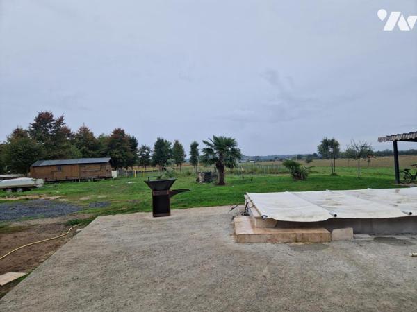 EXCLUSIVITE Très belle maison de campagne avec piscine et dépendances.
