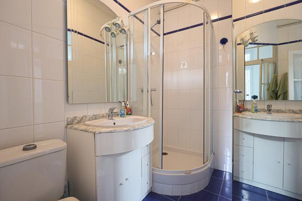 Louer Appartement 6 pièces - 146 m²