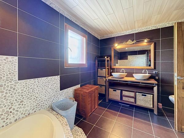 Villa 5 pièces – 125 m² sur 2 500 m² avec piscine – Castelnau-d'Estrétefonds