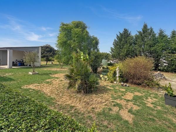 Bâtiment divisée en 2 PARTIES - HANGAR et LOGEMENT DE FONCTION Lherm