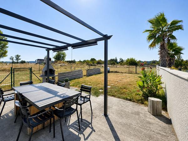 Bâtiment divisée en 2 PARTIES - HANGAR et LOGEMENT DE FONCTION Lherm