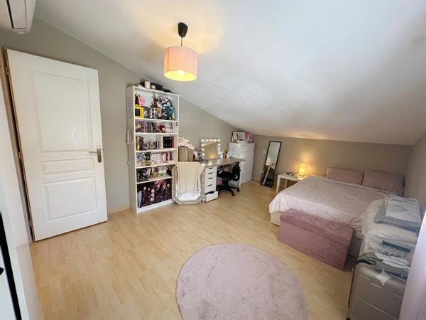 Bâtiment divisée en 2 PARTIES - HANGAR et LOGEMENT DE FONCTION Lherm