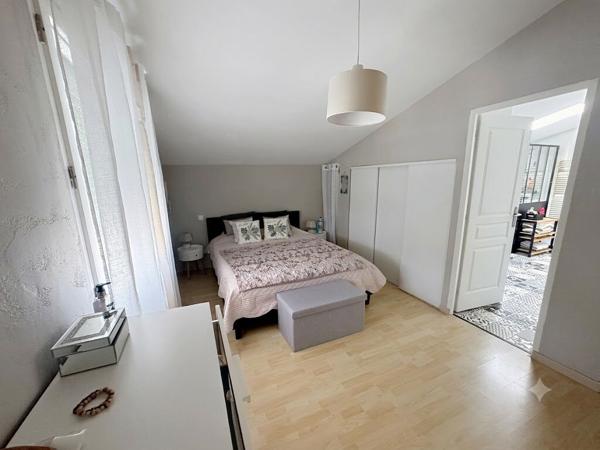 Bâtiment divisée en 2 PARTIES - HANGAR et LOGEMENT DE FONCTION Lherm