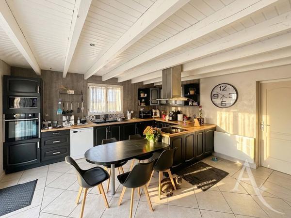 Bâtiment divisée en 2 PARTIES - HANGAR et LOGEMENT DE FONCTION Lherm