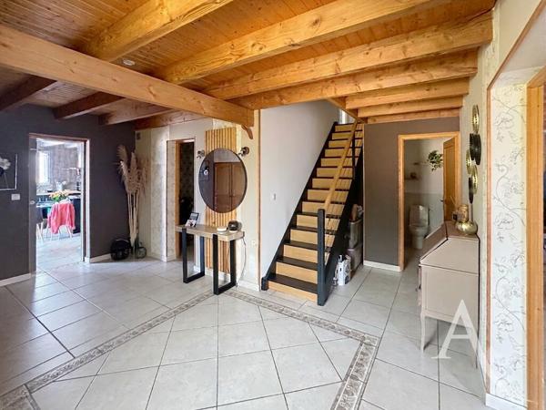 Bâtiment divisée en 2 PARTIES - HANGAR et LOGEMENT DE FONCTION Lherm