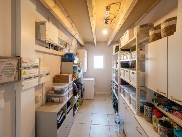 Bâtiment divisée en 2 PARTIES - HANGAR et LOGEMENT DE FONCTION Lherm