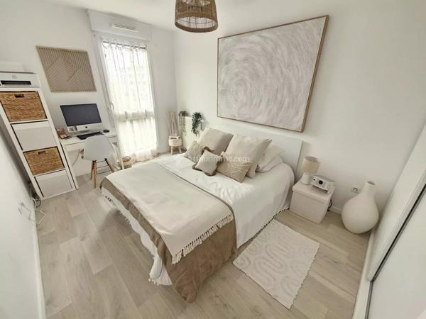Vente                                                      Appartement
                        
                     4 pièces                      78 m2                     à Montévrain