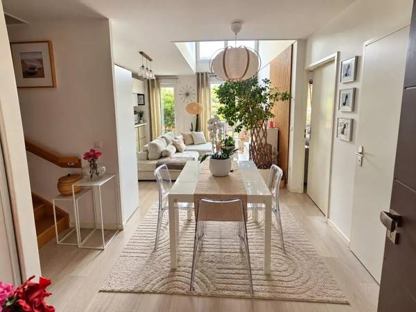 Vente                                                      Appartement
                        
                     4 pièces                      78 m2                     à Montévrain