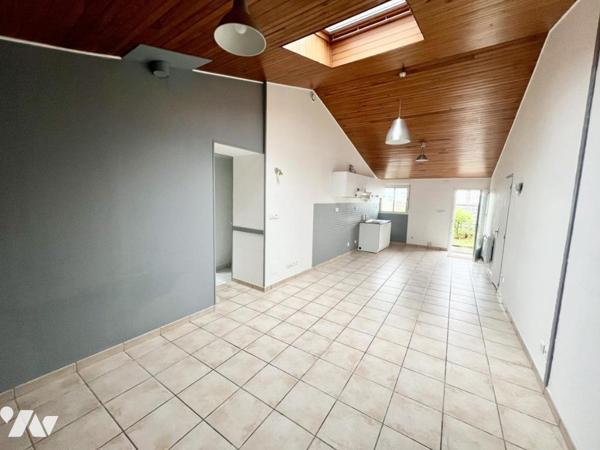 Maison T2, 1 chambre avec mezzanine - cour/jardinet de 50m² et 2 garages.
