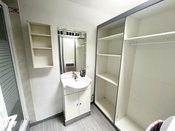 Maison T2, 1 chambre avec mezzanine - cour/jardinet de 50m² et 2 garages.