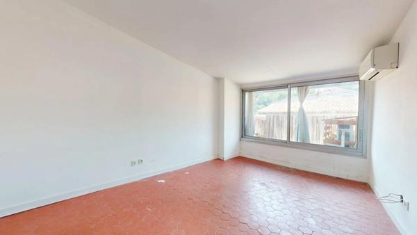 Maison de village de caractère avec garage, terrasse panoramique et plus de 240 m² utiles – Le Luc-en-Provence (83340)