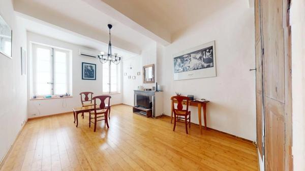 Maison de village de caractère avec garage, terrasse panoramique et plus de 240 m² utiles – Le Luc-en-Provence (83340)