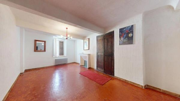 Maison de village de caractère avec garage, terrasse panoramique et plus de 240 m² utiles – Le Luc-en-Provence (83340)