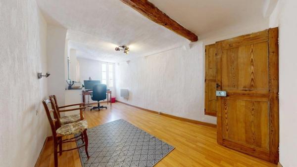Maison de village de caractère avec garage, terrasse panoramique et plus de 240 m² utiles – Le Luc-en-Provence (83340)