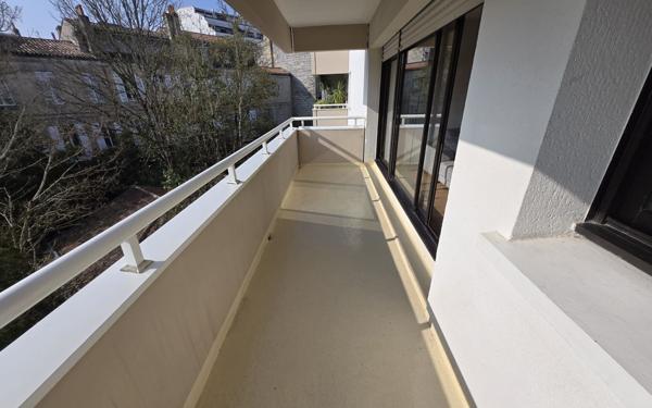 Appartement à louer    2 pièces • 48,49 m2 Bordeaux