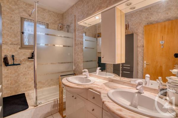 Maison à vendre  8 pièces - 188,70 m2 STE EUPHEMIE - 01