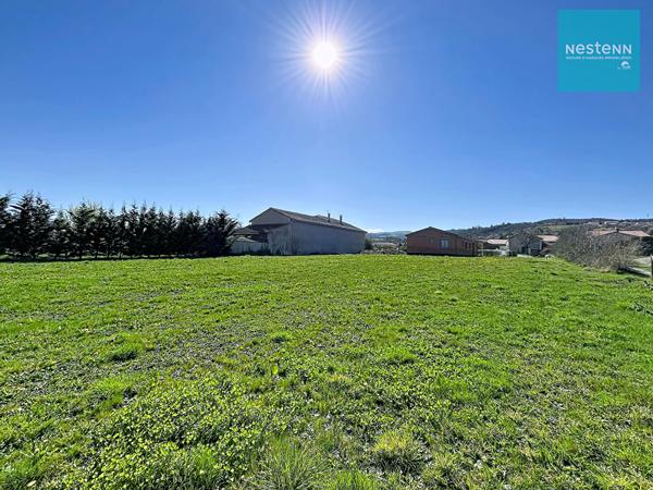 Terrain d'environ 1500 m² - constructible - viabilisé - Marcilly le Châtel