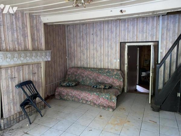 ENSEMBLE IMMOBILIER comprenant DEUX MAISONS à rénover 