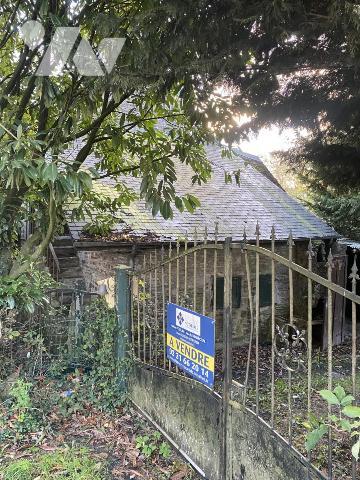 ENSEMBLE IMMOBILIER comprenant DEUX MAISONS à rénover 