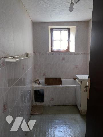 ENSEMBLE IMMOBILIER comprenant DEUX MAISONS à rénover 