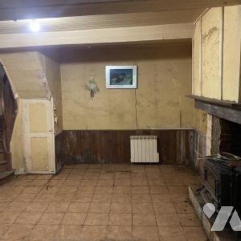 ENSEMBLE IMMOBILIER comprenant DEUX MAISONS à rénover 