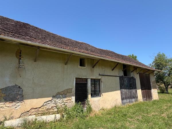 Ancien corps de ferme à rénover