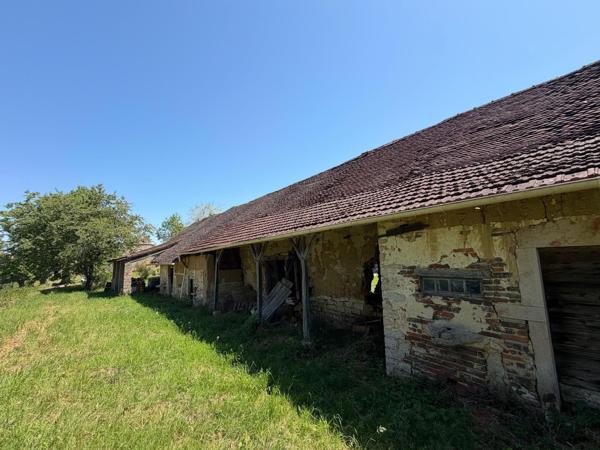 Ancien corps de ferme à rénover