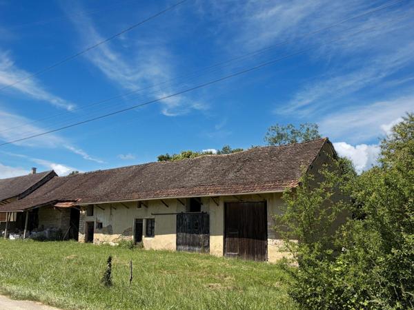 Ancien corps de ferme à rénover