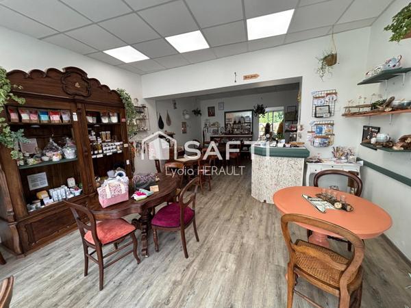 Immeuble de rapport composé d'un local commercial et d'un grand appartement avec extérieur, plein coeur de Ruelle sur Touvre