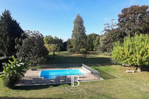Poitiers, Manoir 6 Chambres -  328 m² à vendre