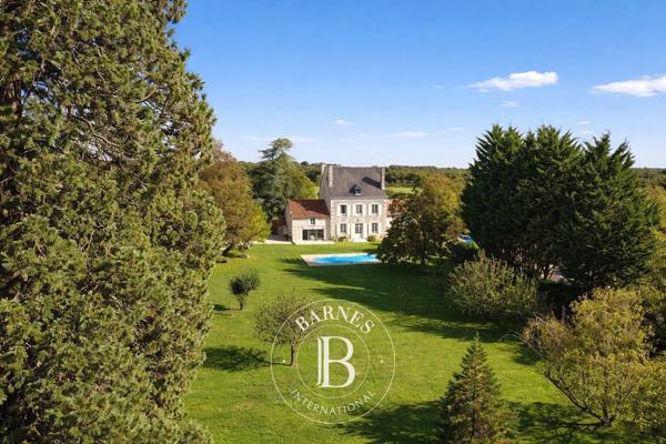Poitiers, Manoir 6 Chambres -  328 m² à vendre