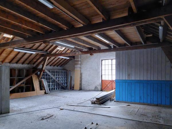 ENTREPOT INDUSTRIEL DE 480 M² A REHABILITER