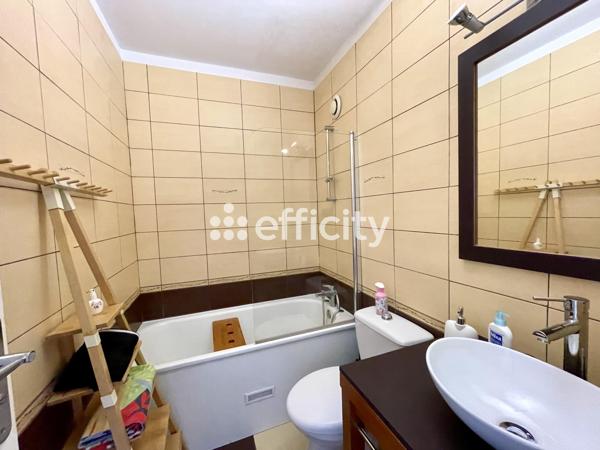 Appartement
         2 pièces
        - 67 m² 129 900 € *