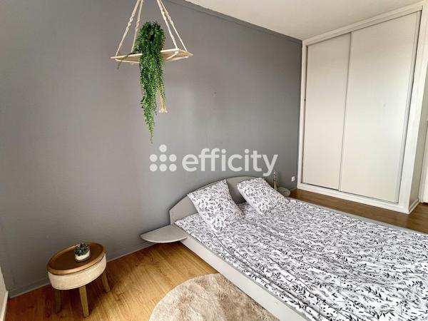 Appartement
         2 pièces
        - 67 m² 129 900 € *
