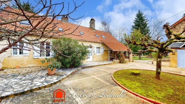 Maison d'habitation avec deux gîtes sur 4700 m2 de terrain arboré