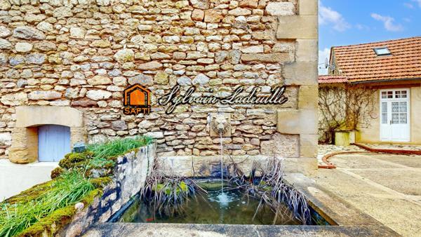 Maison d'habitation avec deux gîtes sur 4700 m2 de terrain arboré