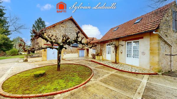 Maison d'habitation avec deux gîtes sur 4700 m2 de terrain arboré
