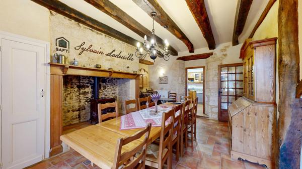 Maison d'habitation avec deux gîtes sur 4700 m2 de terrain arboré