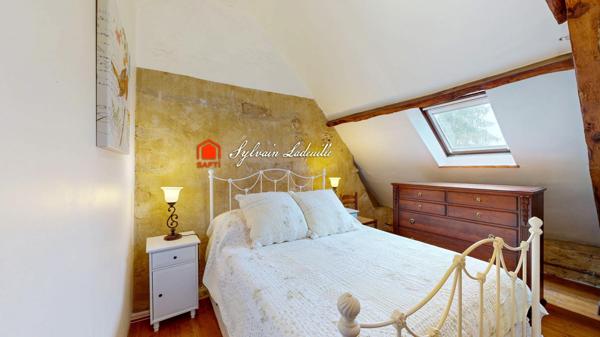 Maison d'habitation avec deux gîtes sur 4700 m2 de terrain arboré