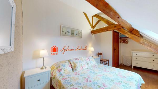 Maison d'habitation avec deux gîtes sur 4700 m2 de terrain arboré