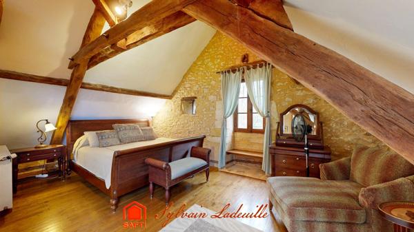 Maison d'habitation avec deux gîtes sur 4700 m2 de terrain arboré