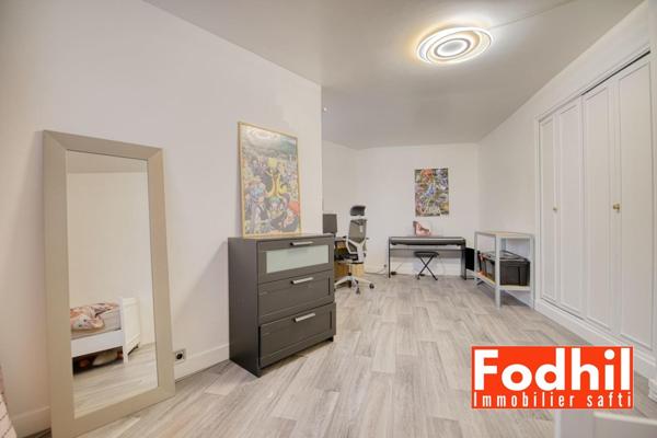 Châtenay-Malabry- Appartement Familial 4 pièces de 115 m² avec 3 chambres, un parking et une cave.