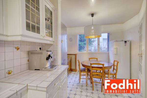 Châtenay-Malabry- Appartement Familial 4 pièces de 115 m² avec 3 chambres, un parking et une cave.