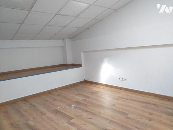 LIBRE! PARC POMPIDOU 270m² DE BUREAUX 1er et 2ème étage avec stationnement