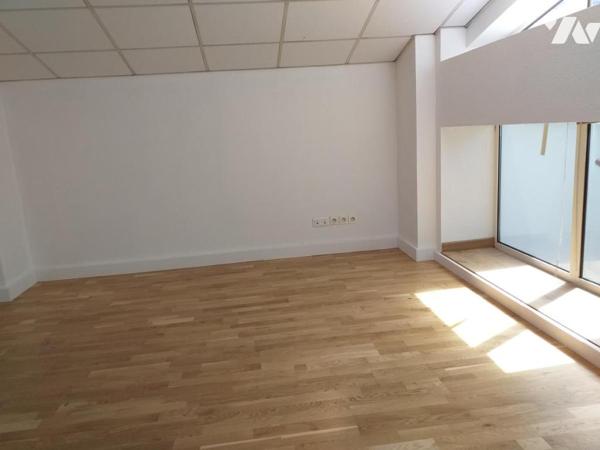 LIBRE! PARC POMPIDOU 270m² DE BUREAUX 1er et 2ème étage avec stationnement