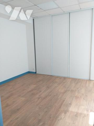 LIBRE! PARC POMPIDOU 270m² DE BUREAUX 1er et 2ème étage avec stationnement