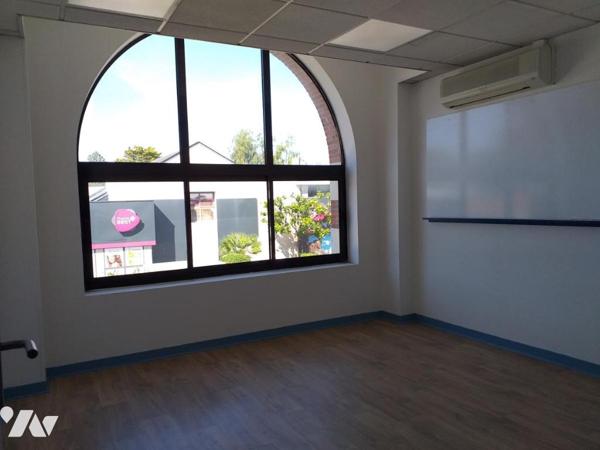 LIBRE! PARC POMPIDOU 270m² DE BUREAUX 1er et 2ème étage avec stationnement